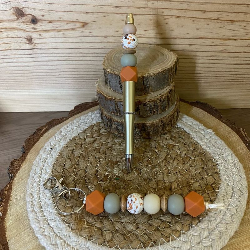 Coffret porte-clés + stylo modèle « lotus vert sauge &amp; beige »