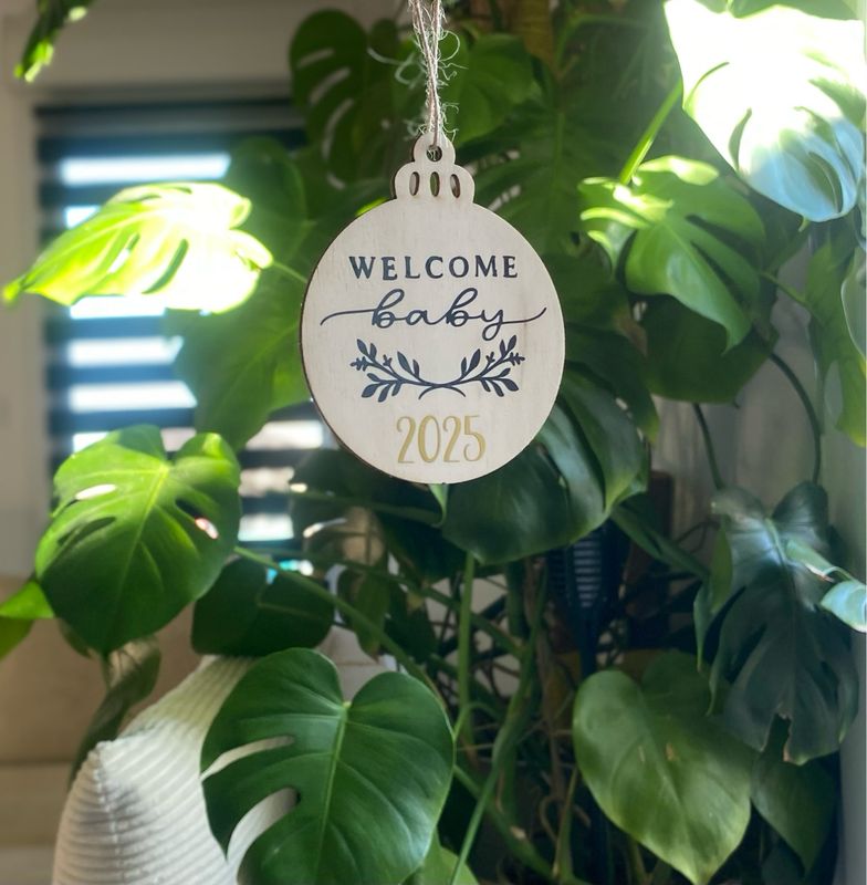 Boule de Noël bois « baby 2026 »