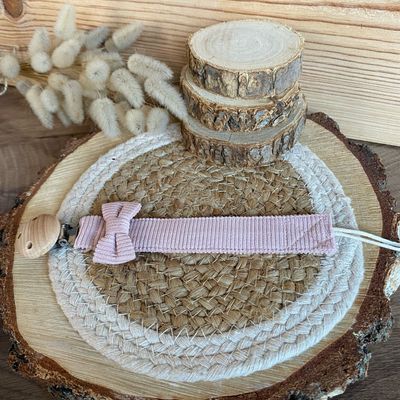 Attache-tétine en velours côtelé « rose poudré »