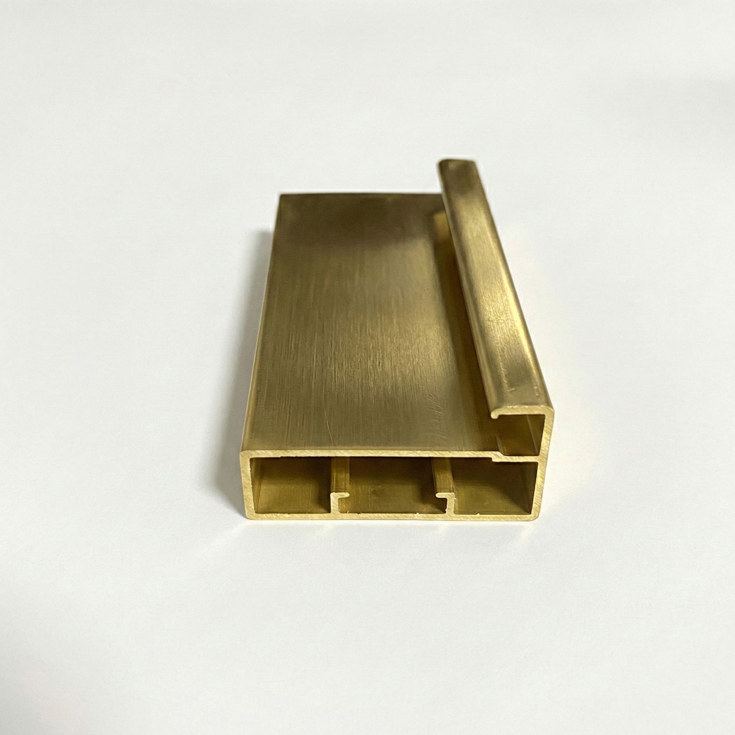 JS-AK060 ALIMINIUM MIRROR PROFILE W/H BRUSH MAT GOLD  6M