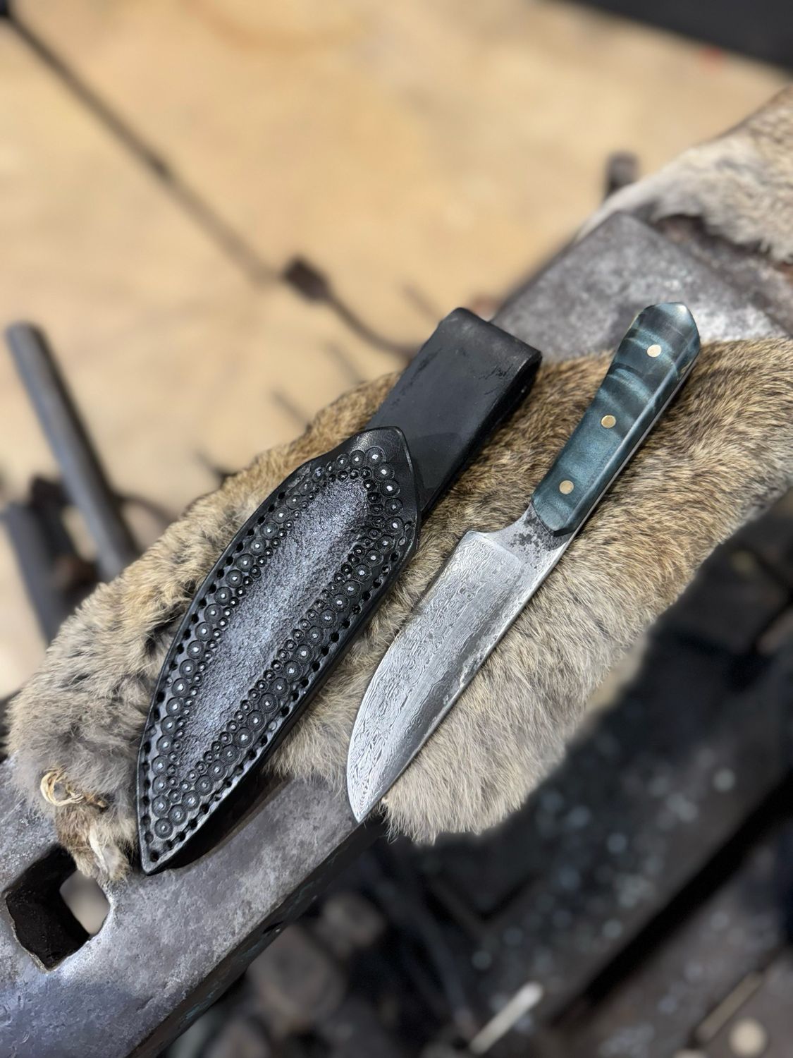 Damascus full tang carry knife
