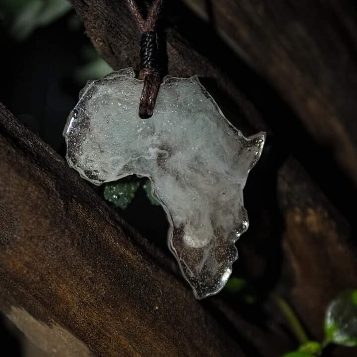 Epoxy resin pendant