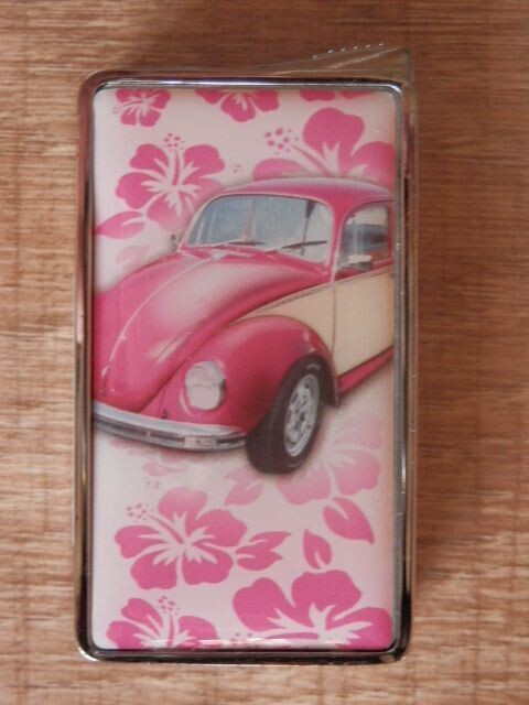 Aansteker met VW Kever, roze/wit.