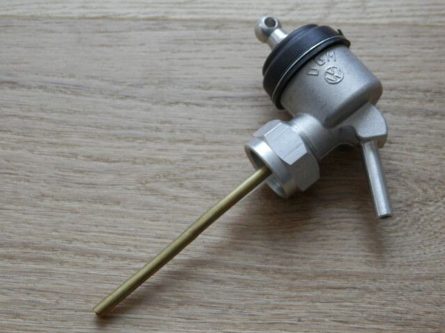 Benzinekraan Kever en Karmann Ghia na 08-1955.