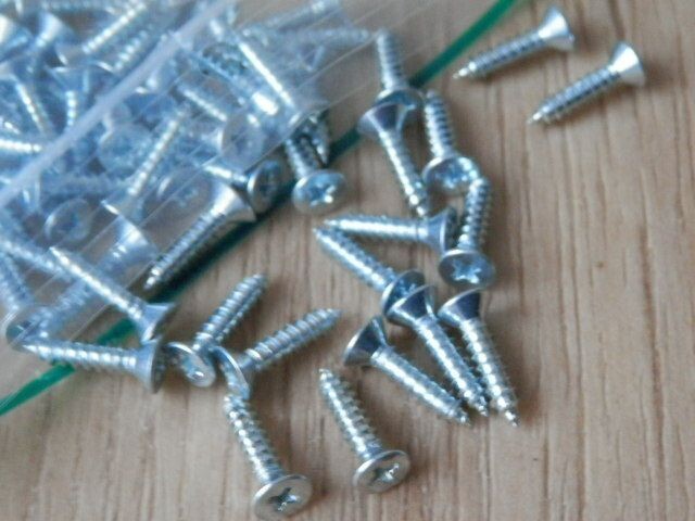 Schroefjes voor montage rubbers kapframe Cabriolet