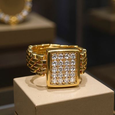 Princess cut- Gold Panther Link Ring