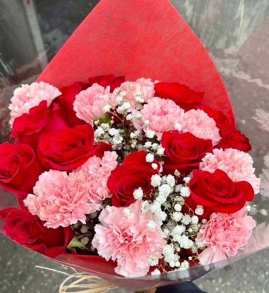 Fresh Cut Long Stemmed Roses and Moonvista Carnations Fresh Cut Long Stemmed Roses and Moonvista Carnations