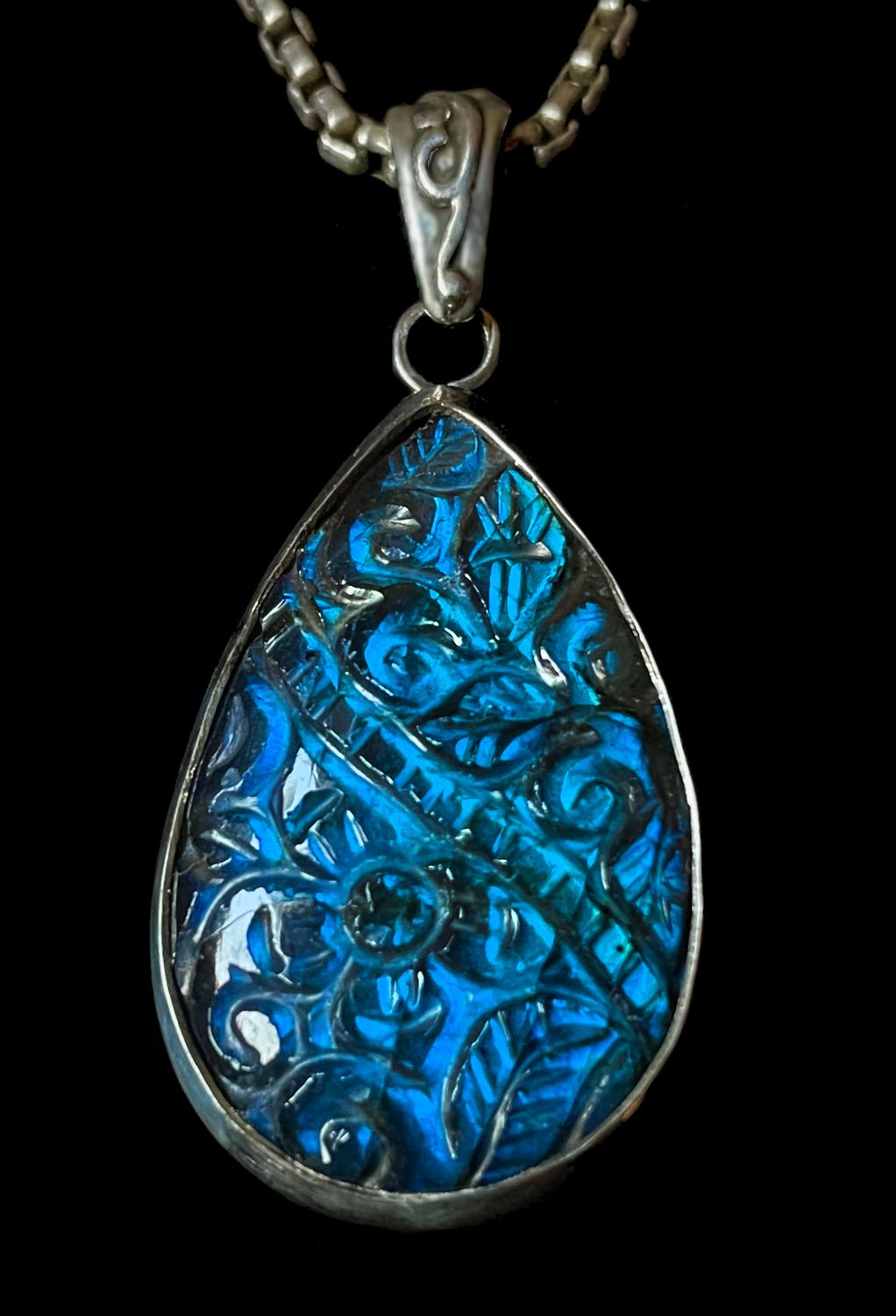 Handcarved Blue Labradorite 925 Silver Pendant