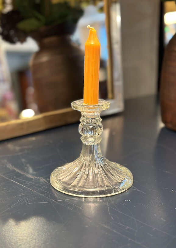 Wide base candlestick
