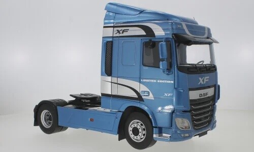 DAF XF SPACE CAB LICHT BLAUW