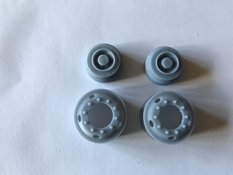 5 hole oldie rims with front hubs for italeri