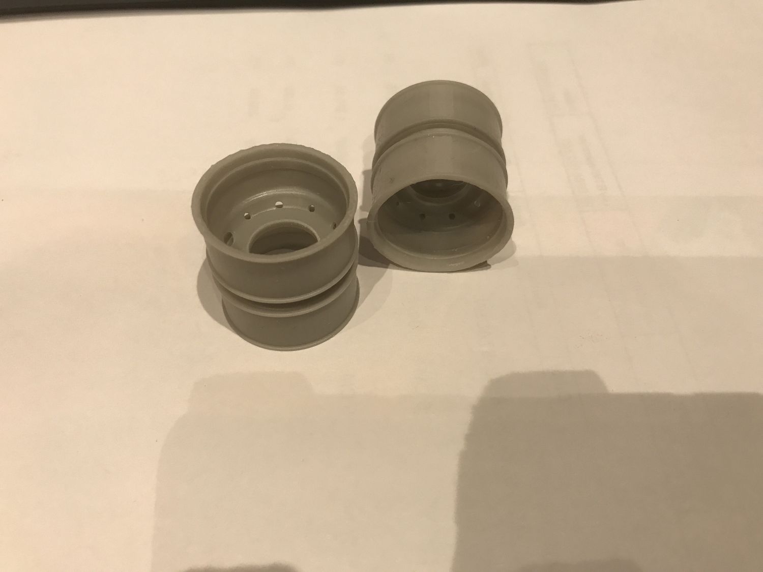 Split rim wheels for driven axle without hubs