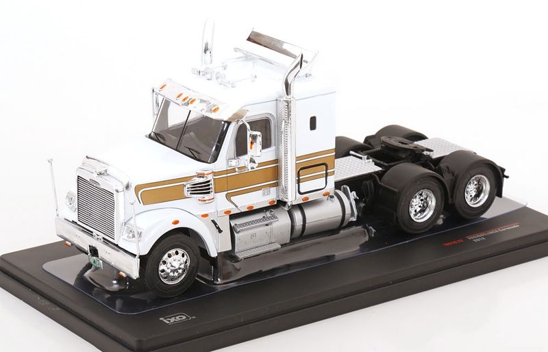 Freightliner coronado 2012 white/gold TR210.22