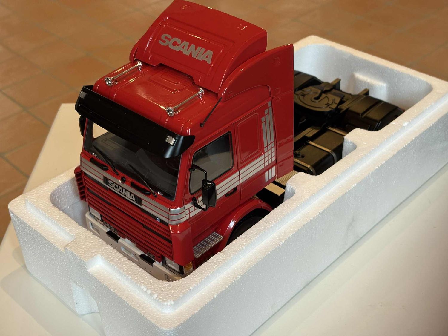 Scania 143 rood modelcars