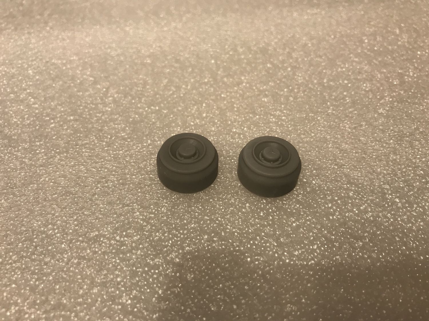 Mercedes LP, LPS front/steering axle hubs