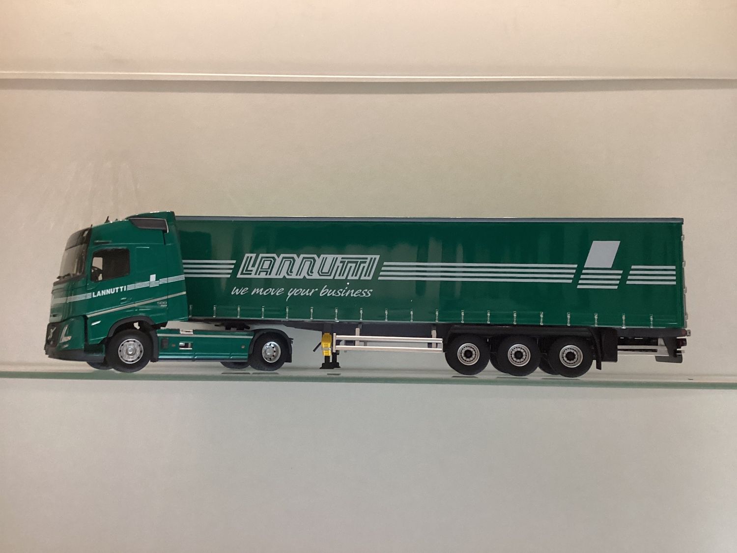 Volvo FH500 Aero tautliner Lannutti