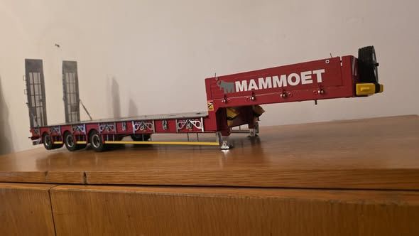 Flatbed trailer 1/18