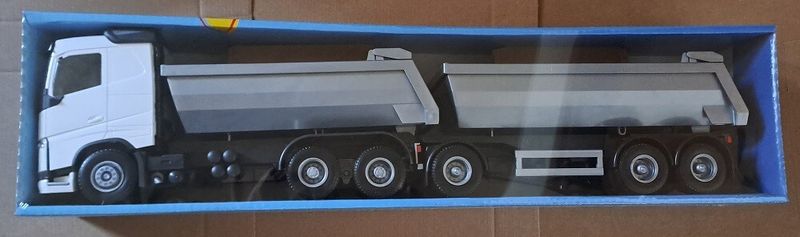 Emek 20352 Volvo FH 6x4 witte kipper met 3-assige aanhangwagen