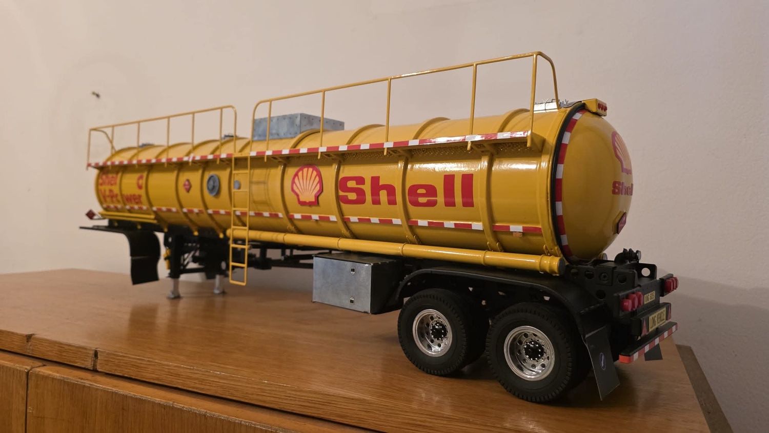 US-STYLE CRUDE OIL TANK TRAILER shell