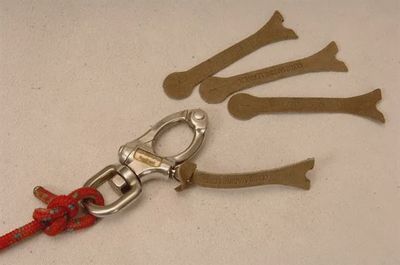 Leather Pulls - Zips and Snap Shackles
