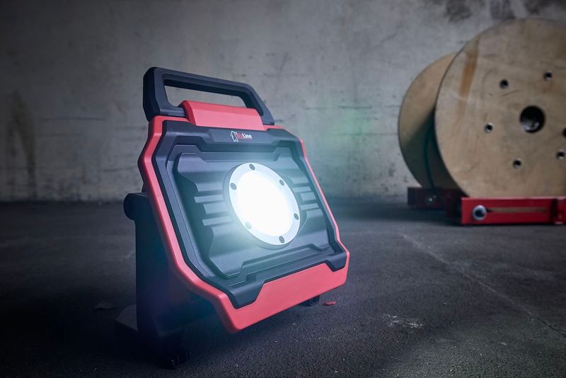 Projecteur LED Multi-Batterie 50W – 5000 Lumens pour Batteries 18V - Proselec.fr