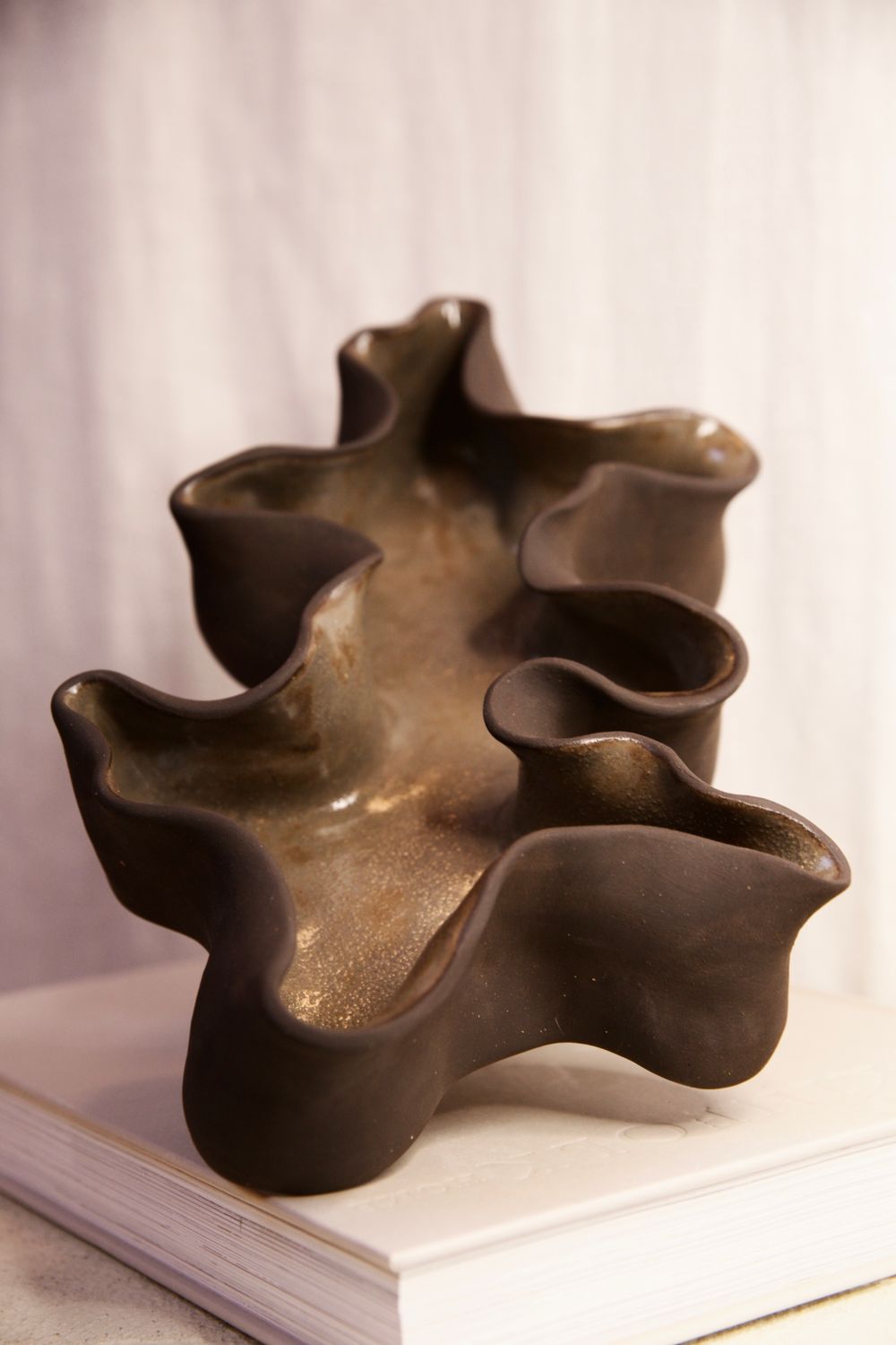 Wavy tray - brown