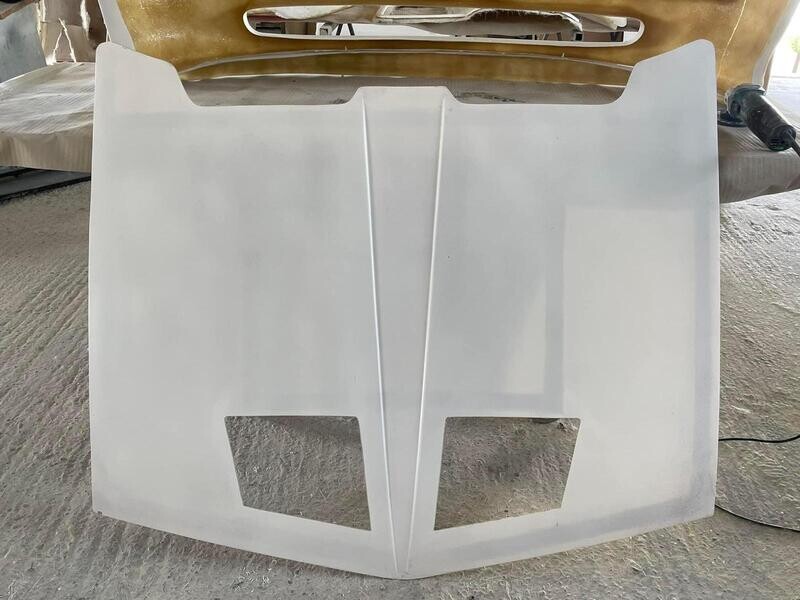 Cofano anteriore fiat x1/9 uso competizione, leggero 4 KG con prese d aria. Montaggio 4 ganci rapidi.