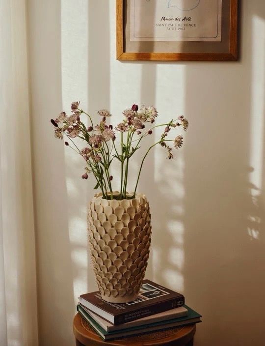 Dorthea Vase, white cream