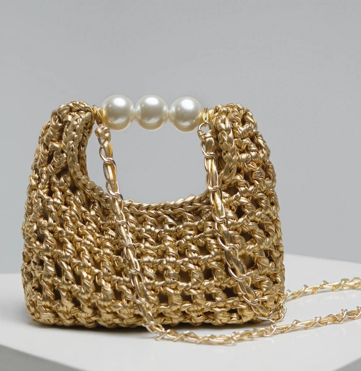 Luna, Gold