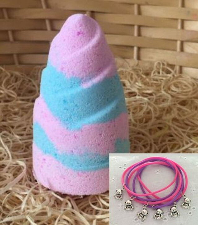 Teddy bear charm bath bomb