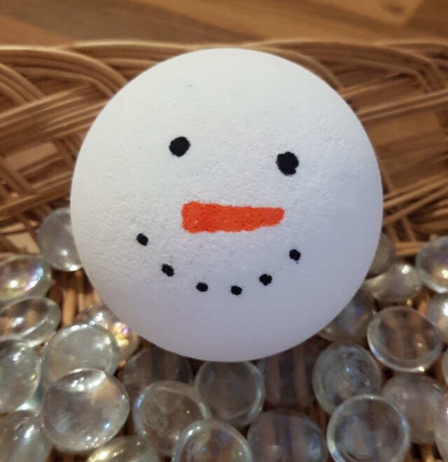 Snowy the snowman bath bomb