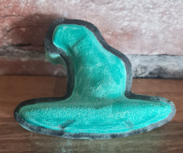 Witch hat bath bomb
