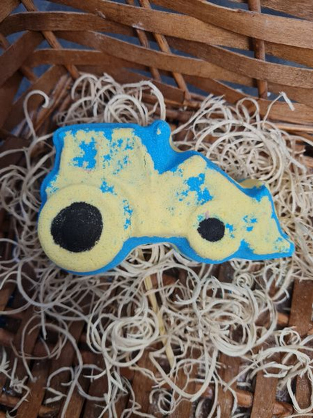 Tractor bath bomb