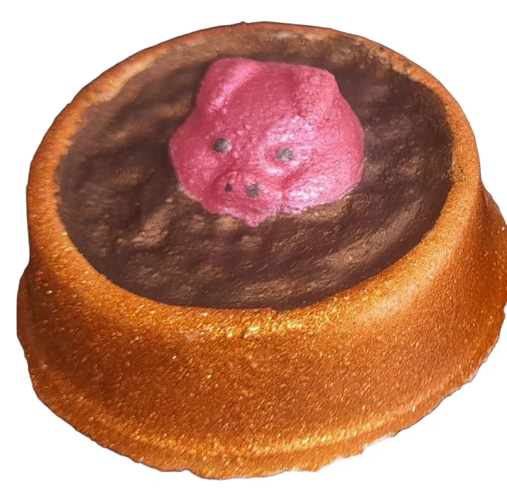 Pig in mud bath bomb