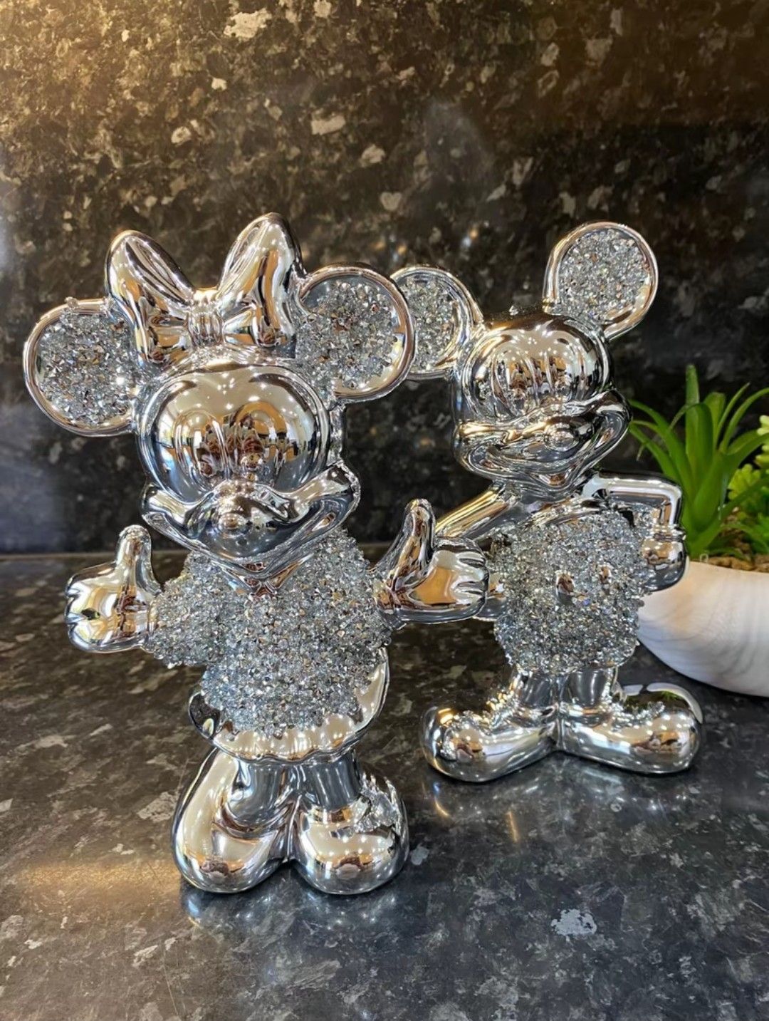 Mickey and Minnie Mouse bring crystal ornament set