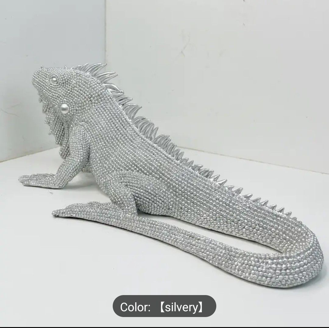 A Modern And Simple Design Of A Silvery Lizard With Beadwork, Suitable For Living Room, Study, Bedroom, Office, Etc. Can Be Used As A Home Decoration Or Gift.