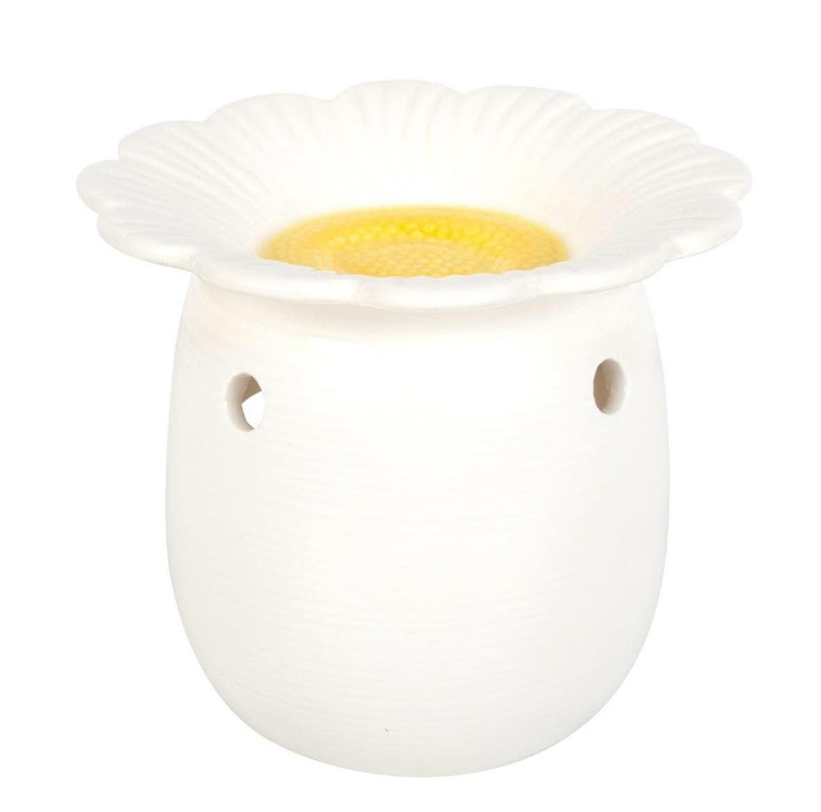 Whimsical and sweet, this daisy-shaped oil burner will make a cheerful addition to any springtime decor. Simply place a standard tealight inside and pair with your favourite diluted fragrance oil to f