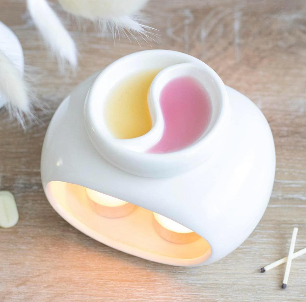 This double oil burner and wax warmer makes it easy to customise scents when fragrancing the home with oils or wax melts. Simply place two varying scents on either side of the divided bowl to enjoy a