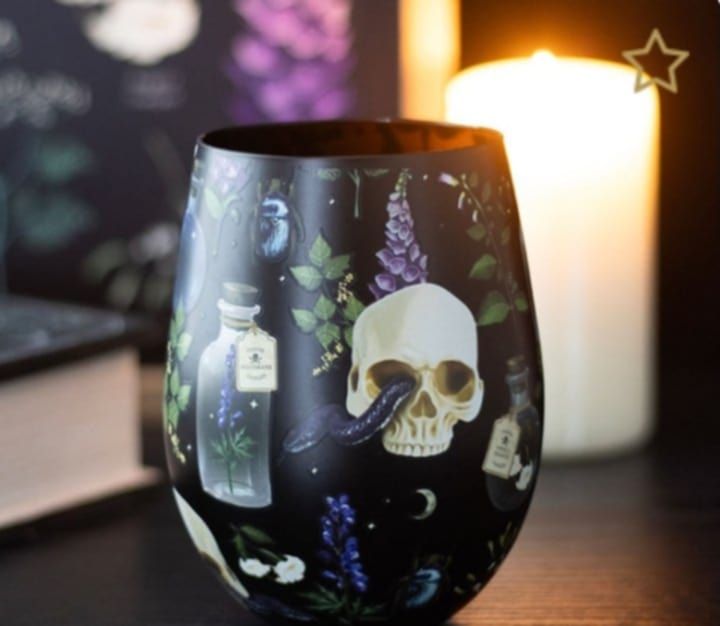 Sip in style with this beautifully designed stemless glass. Adorned with a gothic skull and poisonous botanicals design, it s perfect for wine, cocktails, or even your favourite soft drinks. A great a