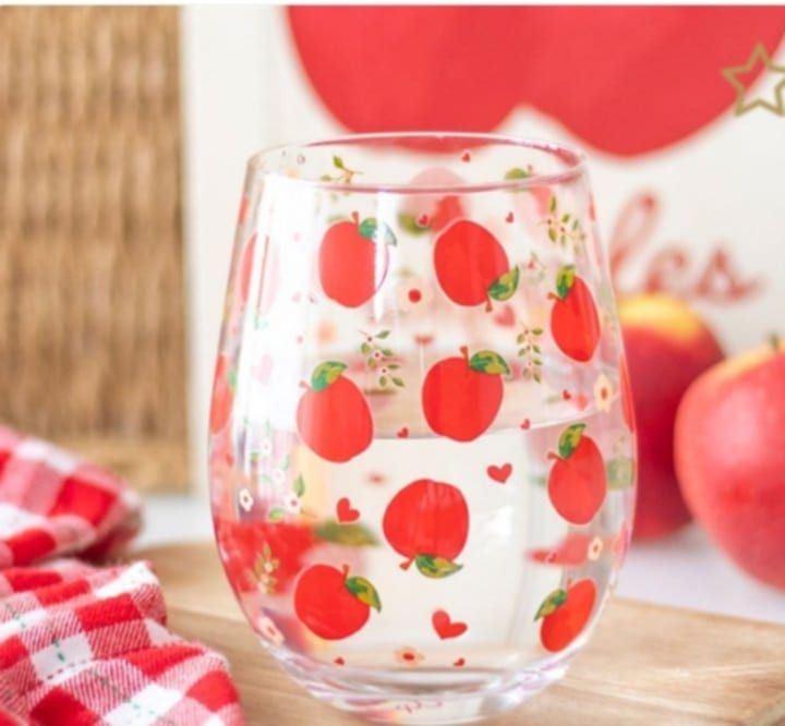 Sip in style with this stemless glass, adorned with a vibrant apple print perfect for juice, cider, or another cold drink of choice. Great for a relaxed afternoon at home or a charming gift for teache