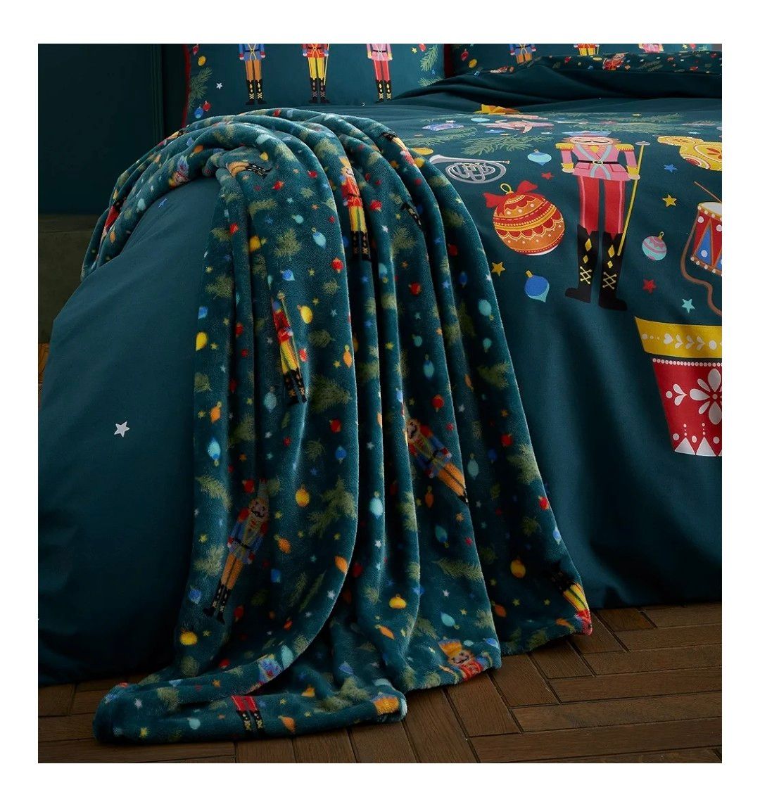 Catherine Lansfield Christmas Nutcracker Fleece Cosy 130x170 cm Blanket Throw Green