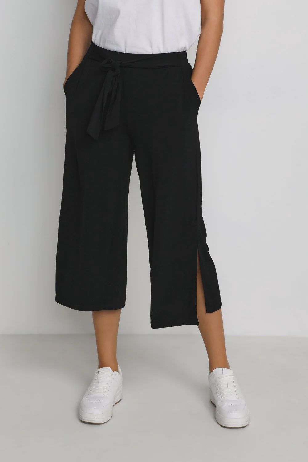 Kaffe Pantalon 3/4 noir avec ceinture 10503140