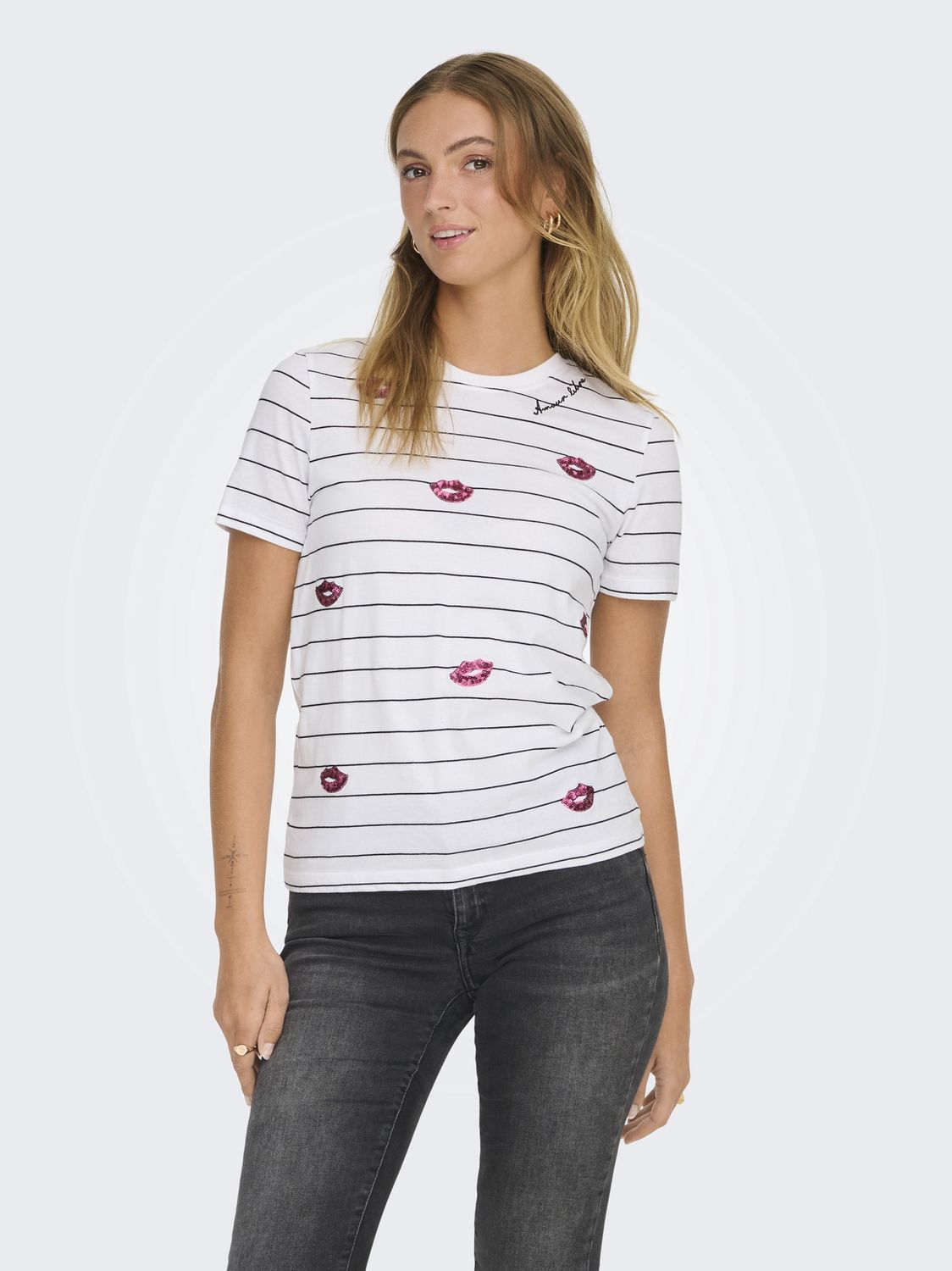 Only Tshirt blanc rayures noires lèvres paillettes 15332698