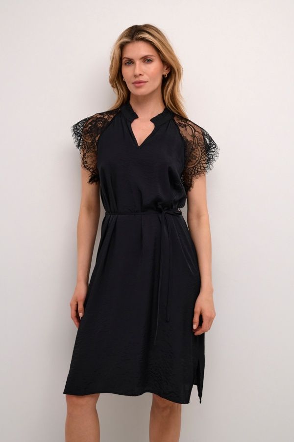 Cream Robe satinée noire dentelle 10613028