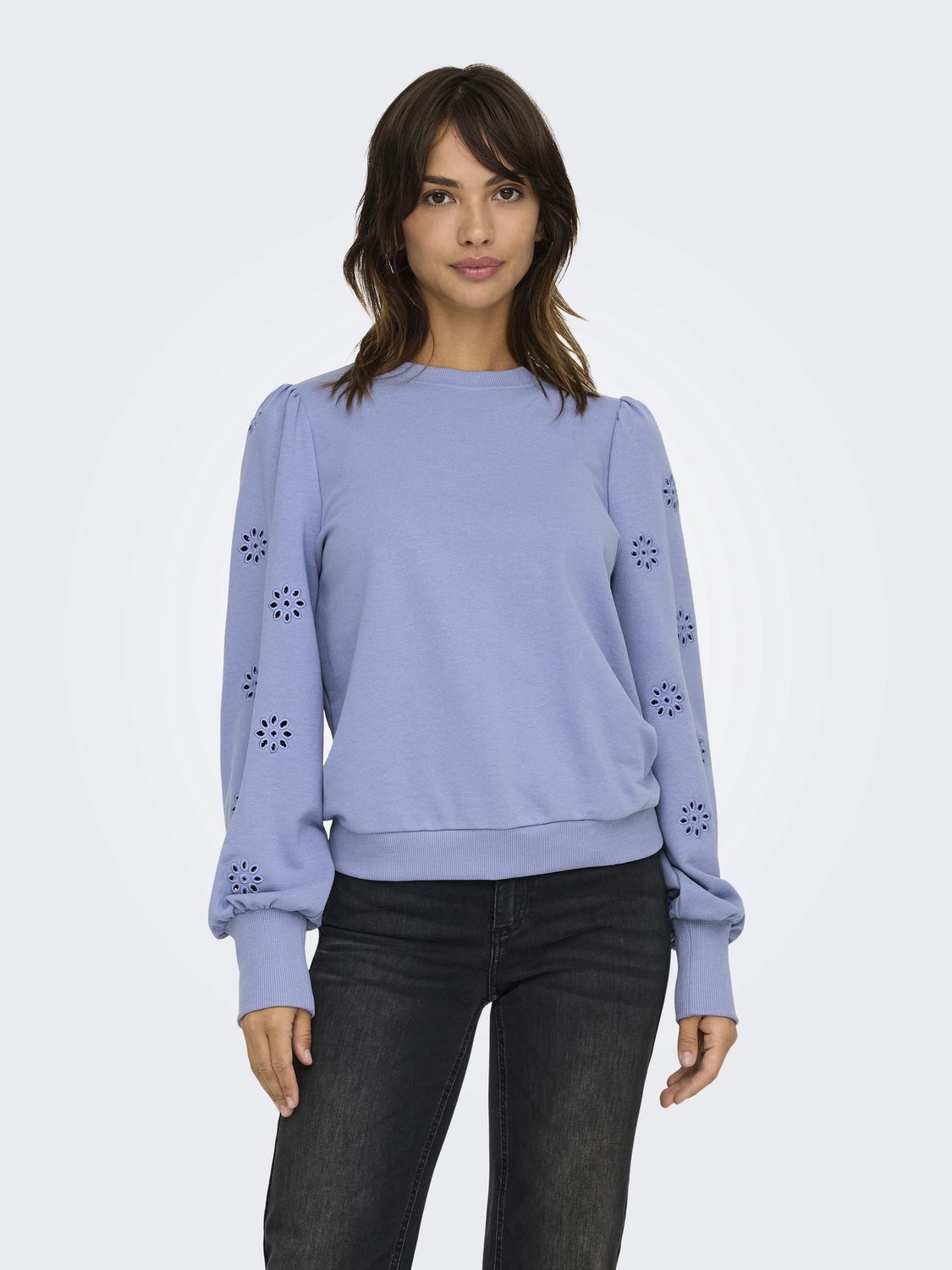 Only Chandail crewneck bleu manches broderie fleurs 15315687
