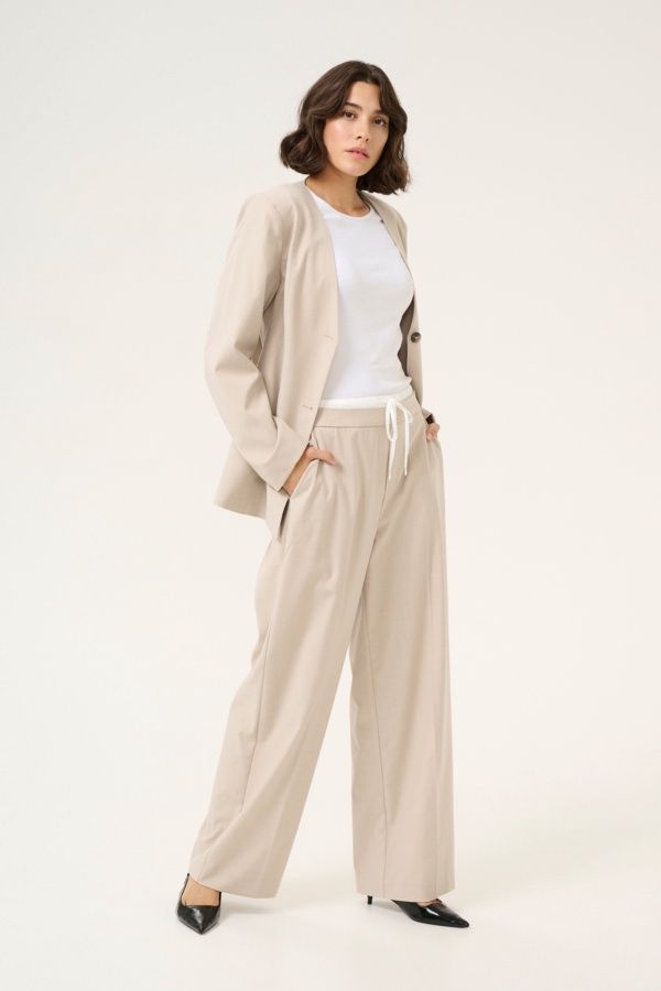 Kaffe Pantalon beige avec bande blanche taille élastique avec cordon 10509675