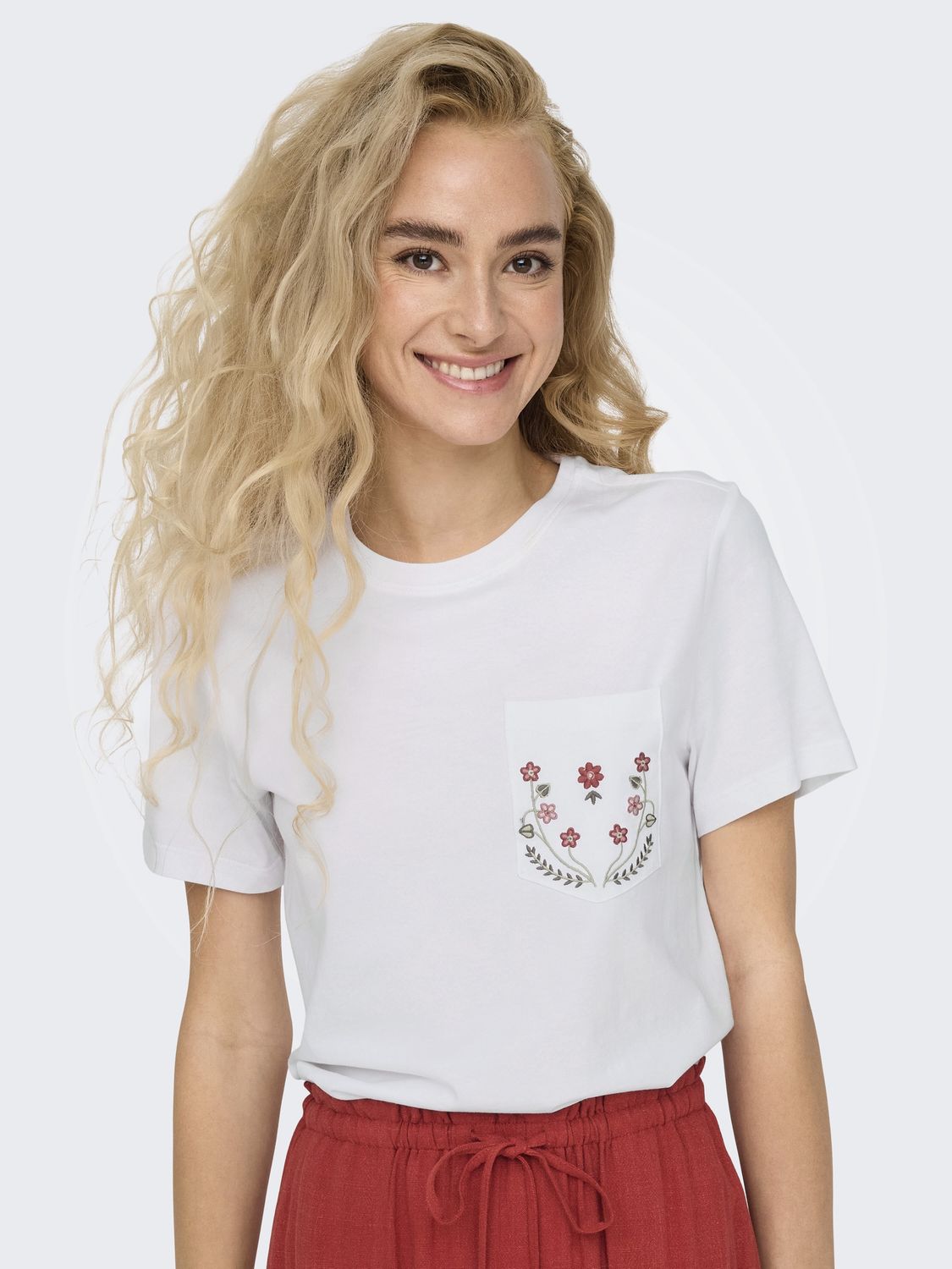 Only T-Shirt offwhite motifs fleurs poche avant 15317989