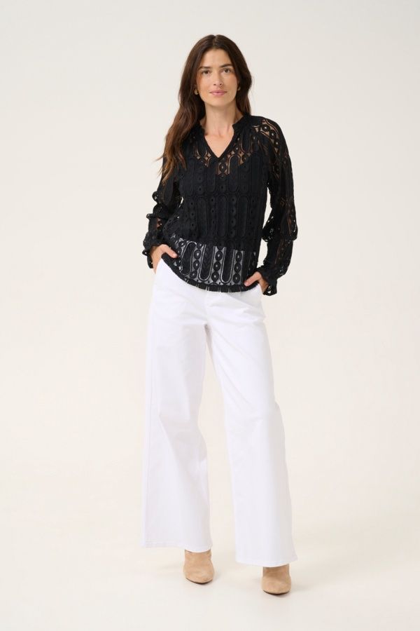 Cream Blouse dentelle noire col V 10613676