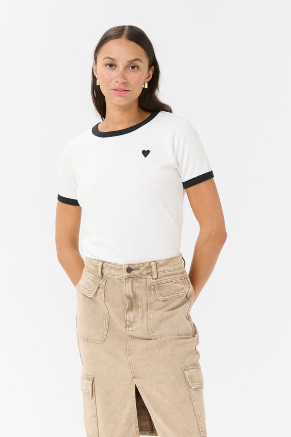 Kaffe T-Shirt manches courtes offwhite bordure noire avec coeur 10509994