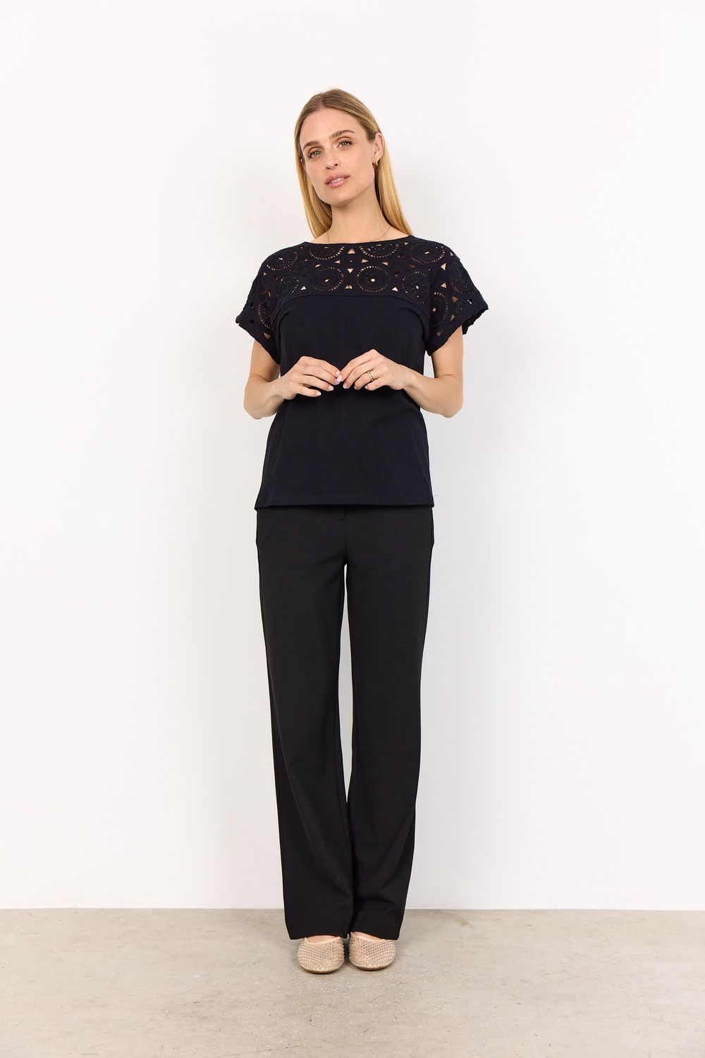 Soya Concept T-shirt noir manches courtes détail haut crochet 27148